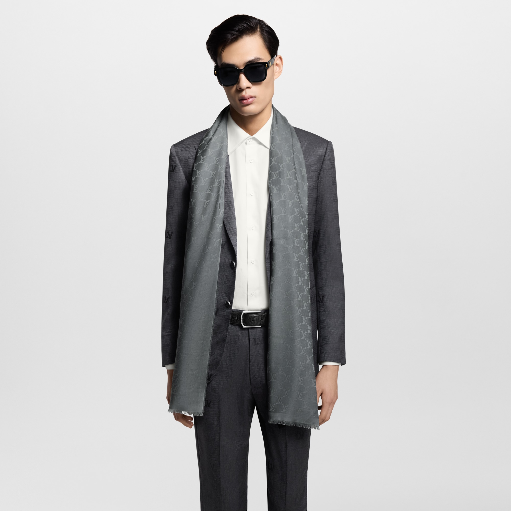 LV Fishnet Stole S00 in Men