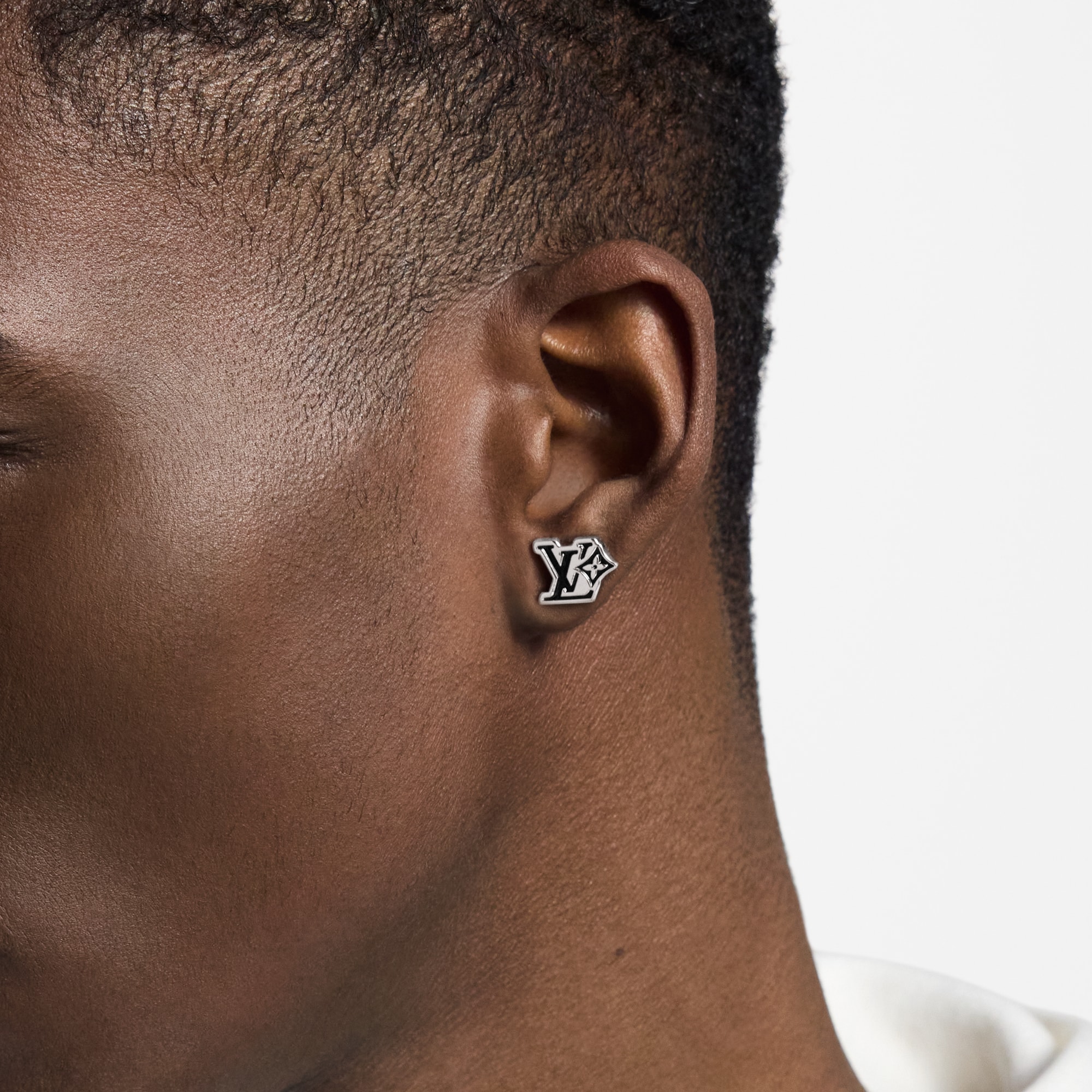 LV Flower Earring S00 in Men