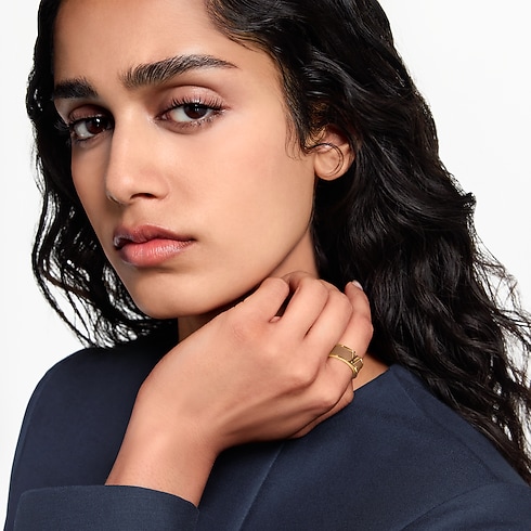 LV Initiales Ring S00 in Women's Fashion Jewellery Rings collections by Louis Vuitton (Product zoom)