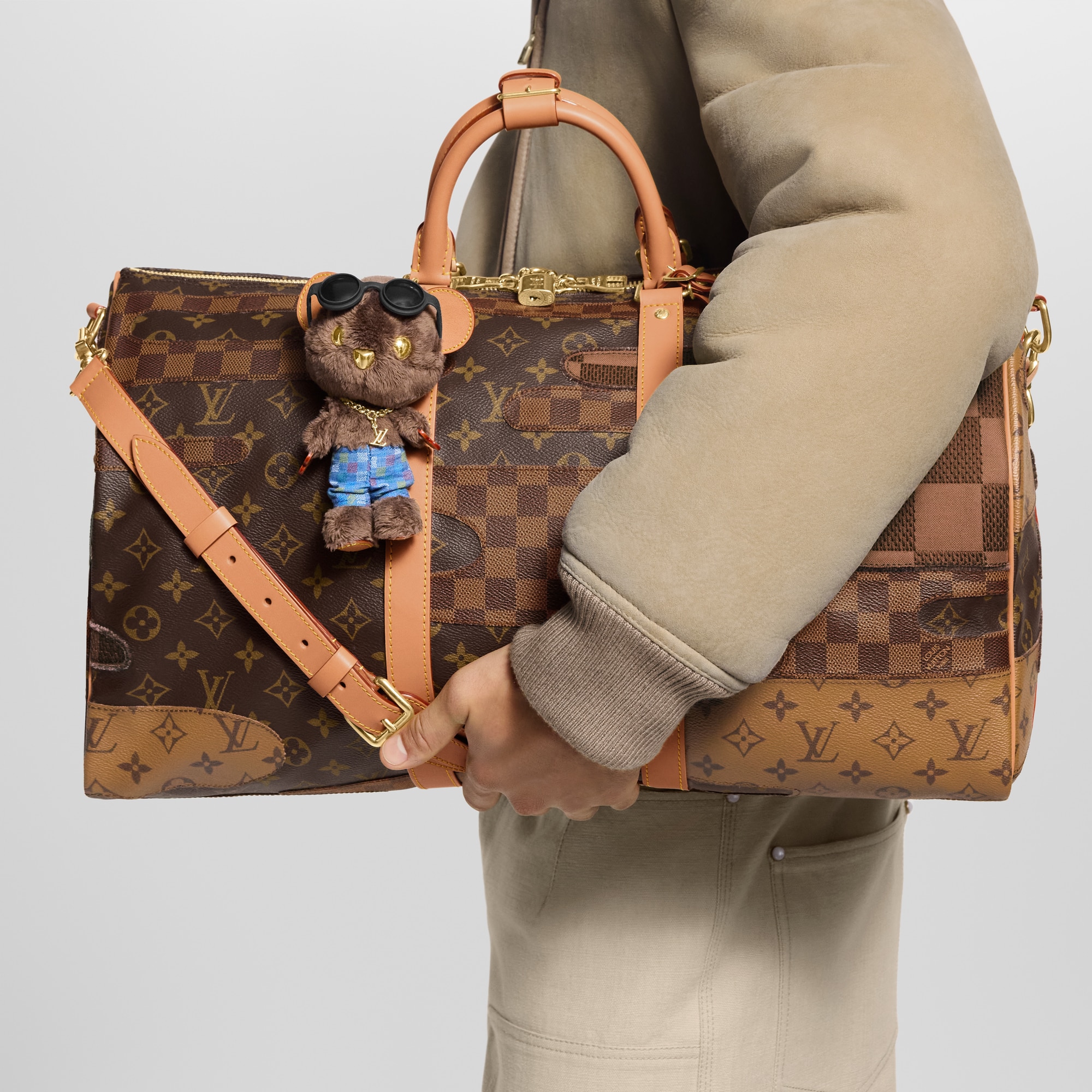 LV Louis Bear Bag Charm S00 in Men