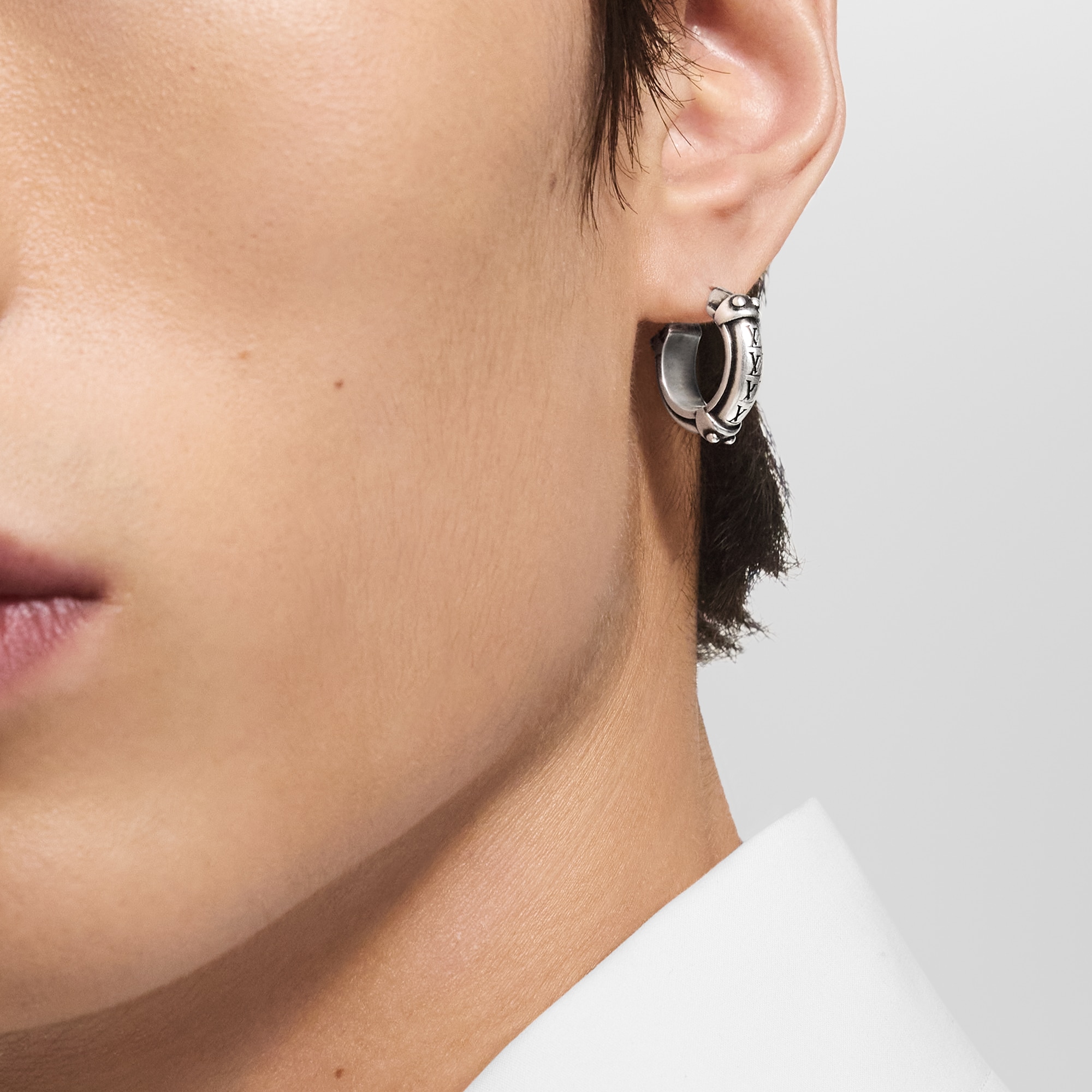 LV Lozine Hoop Earring S00 in Men