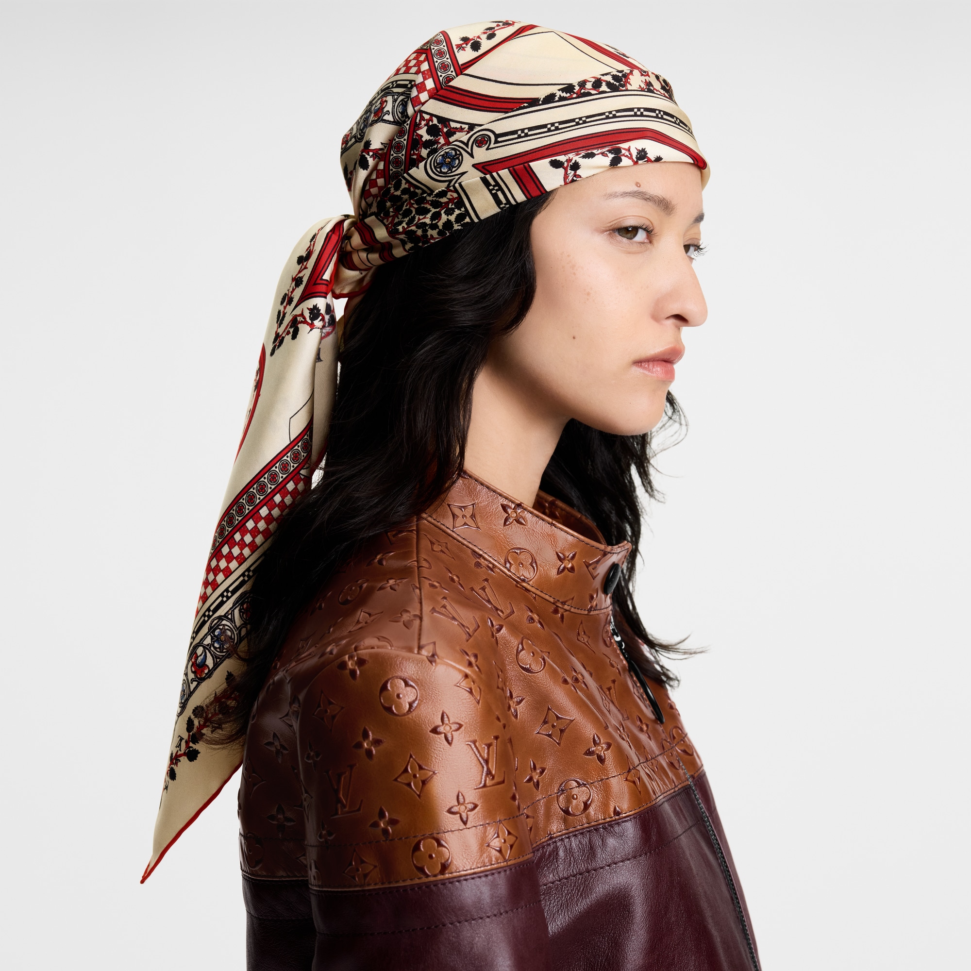 LV Medieval Flowers Square 90 S00 in Women