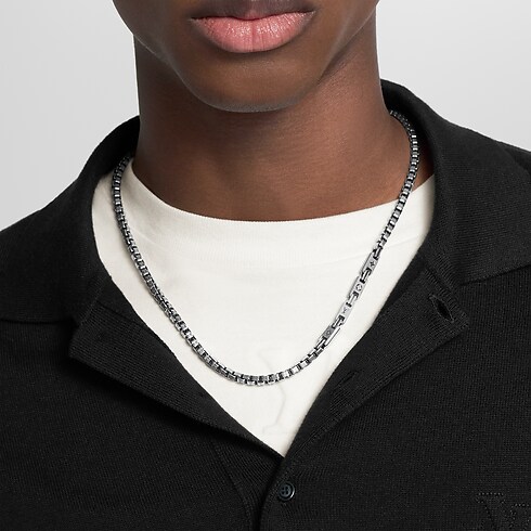 LV Tailor Necklace back view