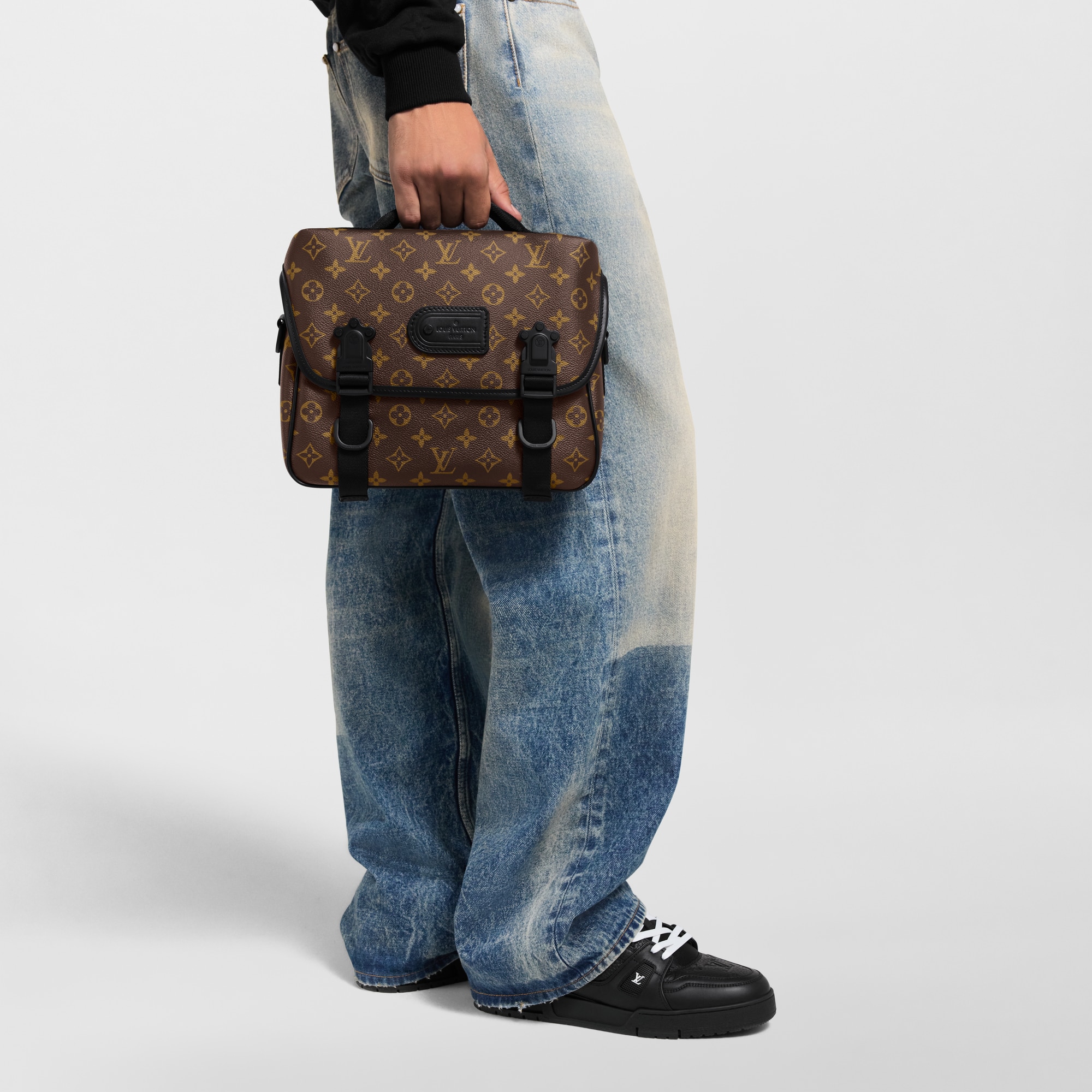 LV Trail Messenger Monogram Macassar Canvas in Men