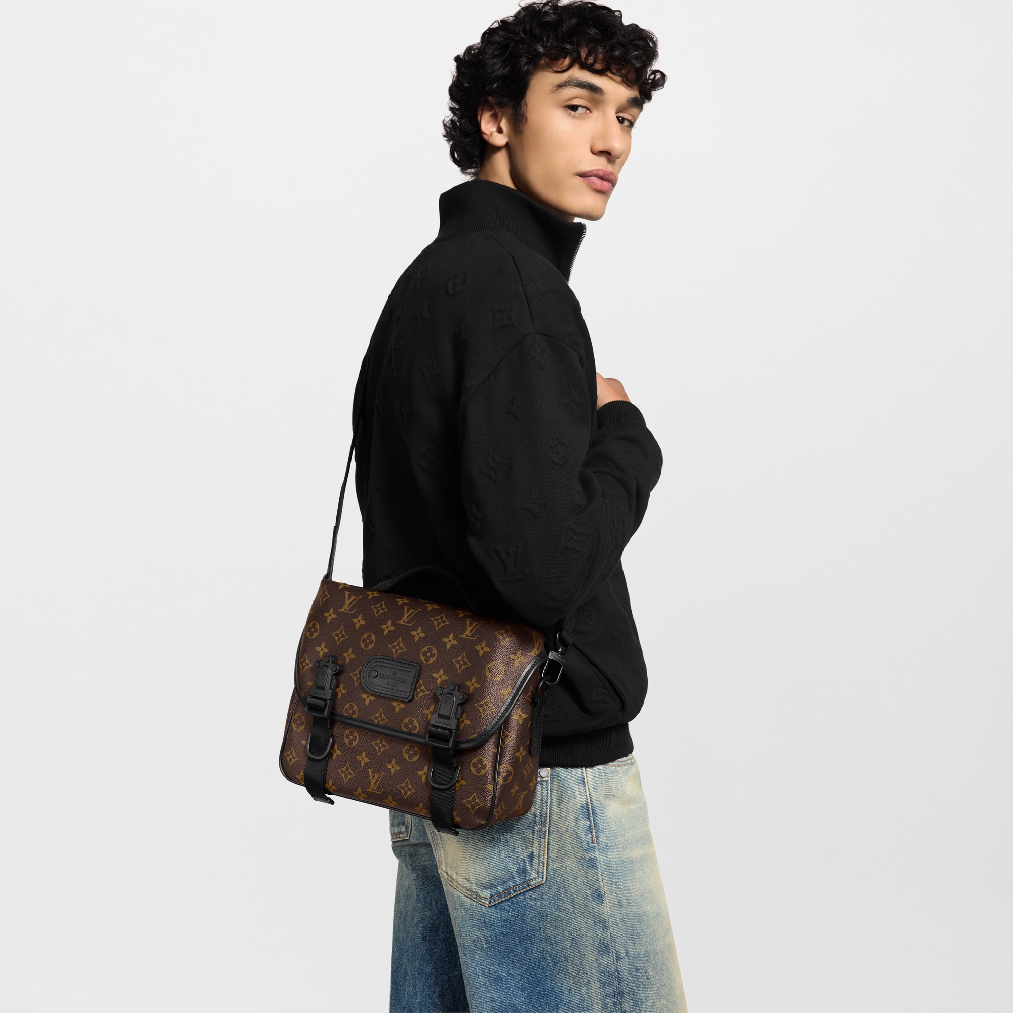 LV Trail Messenger Monogram Macassar Canvas in Men