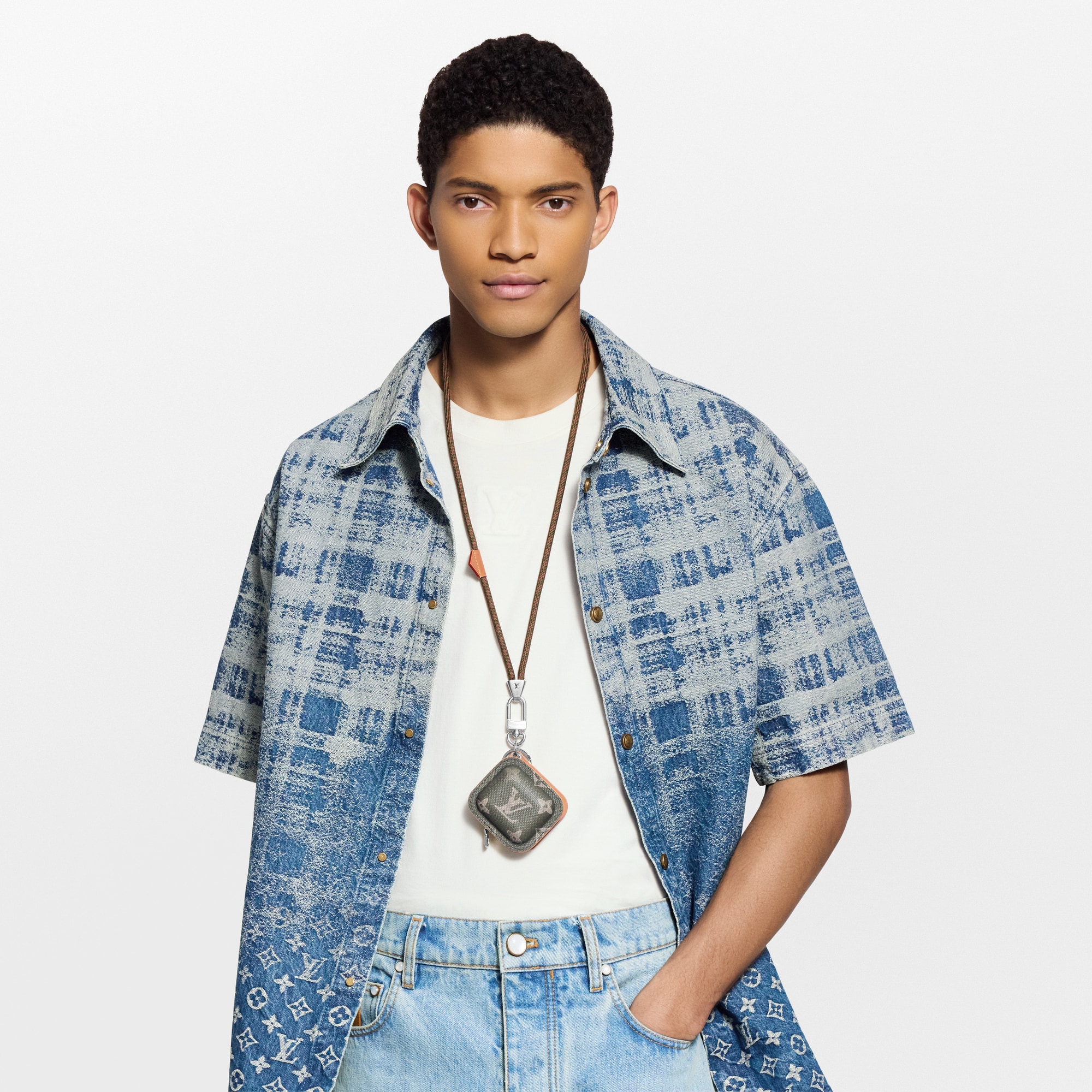 LV Tune Key Holder and Bag Charm S00 in Men