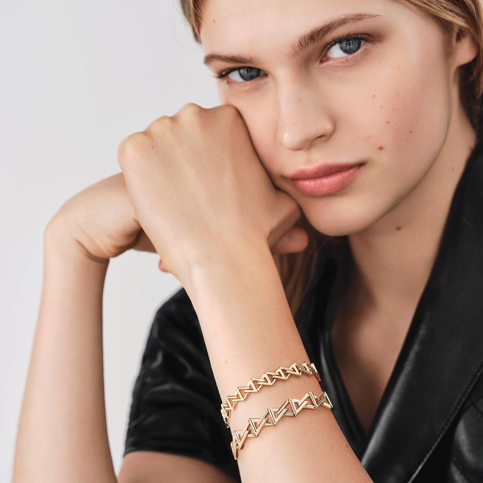 LV Volt Curb Chain Large Bracelet, Yellow Gold  in Men