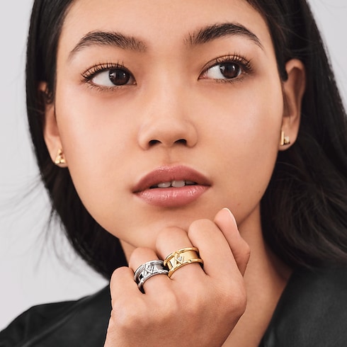 LV Volt One Band Ring, White Gold And Diamond in Jewellery's Categories All Fine Jewellery collections by Louis Vuitton (Product zoom)