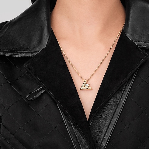 LV Volt One Large Pendant, Yellow Gold And Diamond in Jewellery's Categories All Fine Jewellery collections by Louis Vuitton (Product zoom)