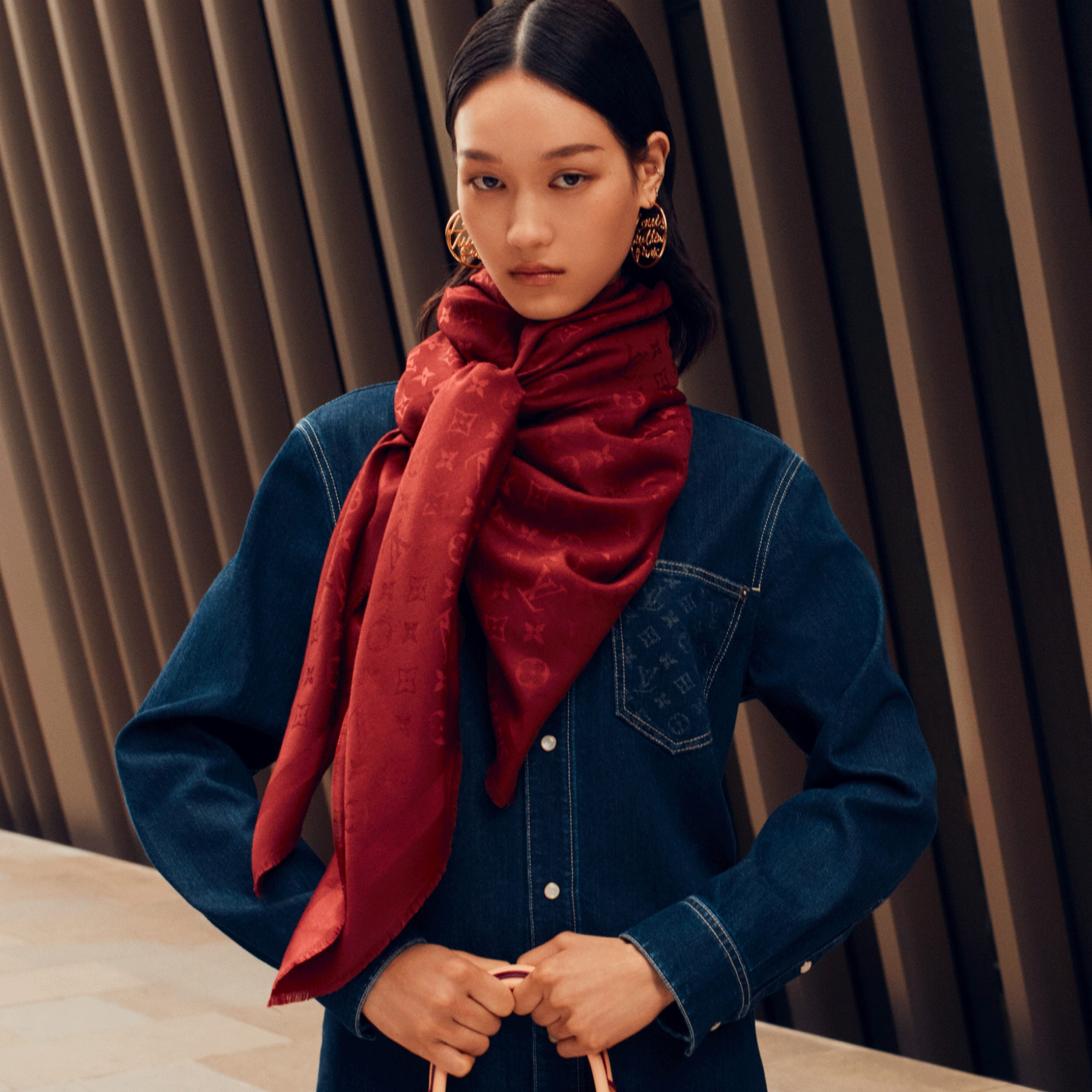 Monogram Classic Shawl S00 in Women