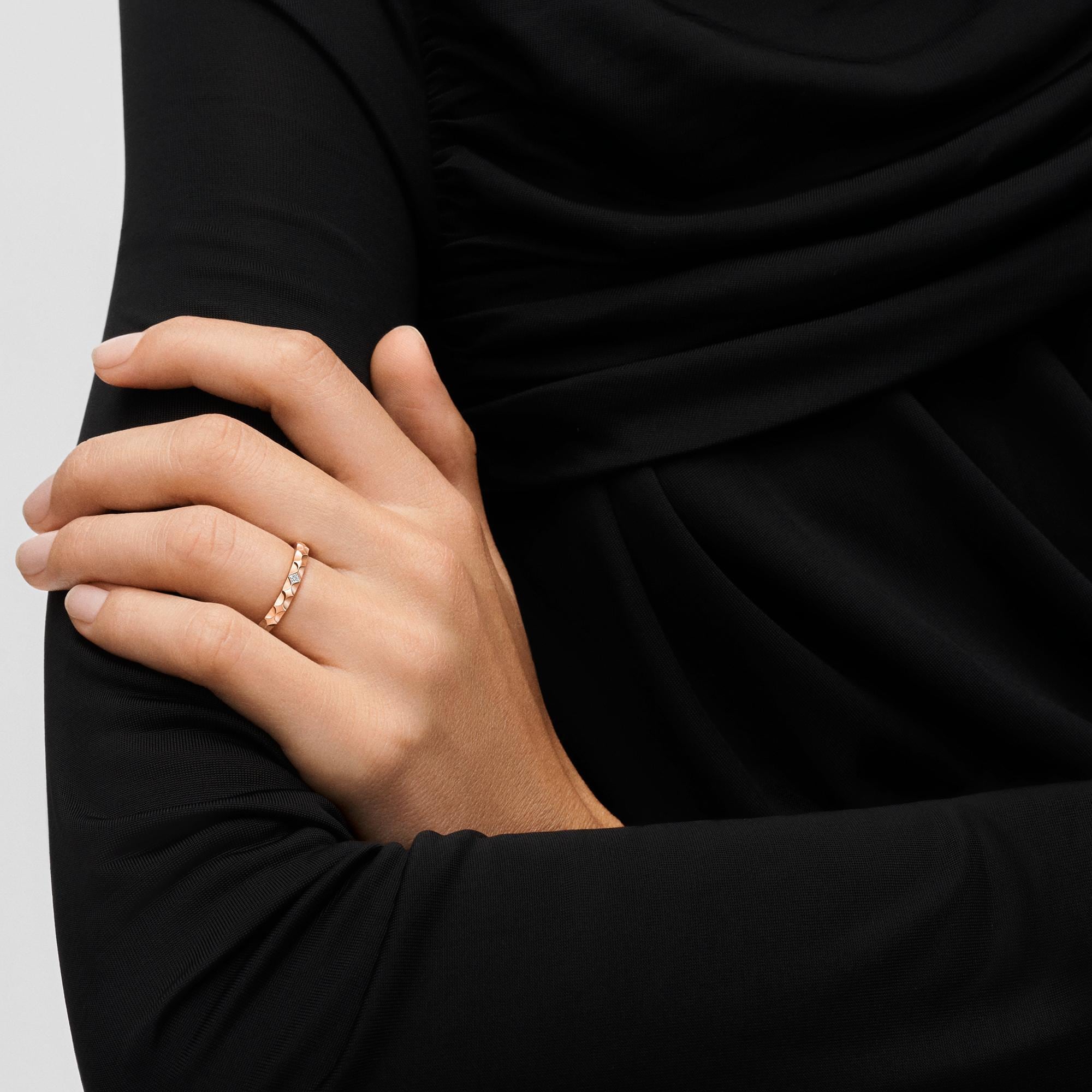 Monogram Infini wedding band, pink gold and a princess-cut diamond  in Jewellery