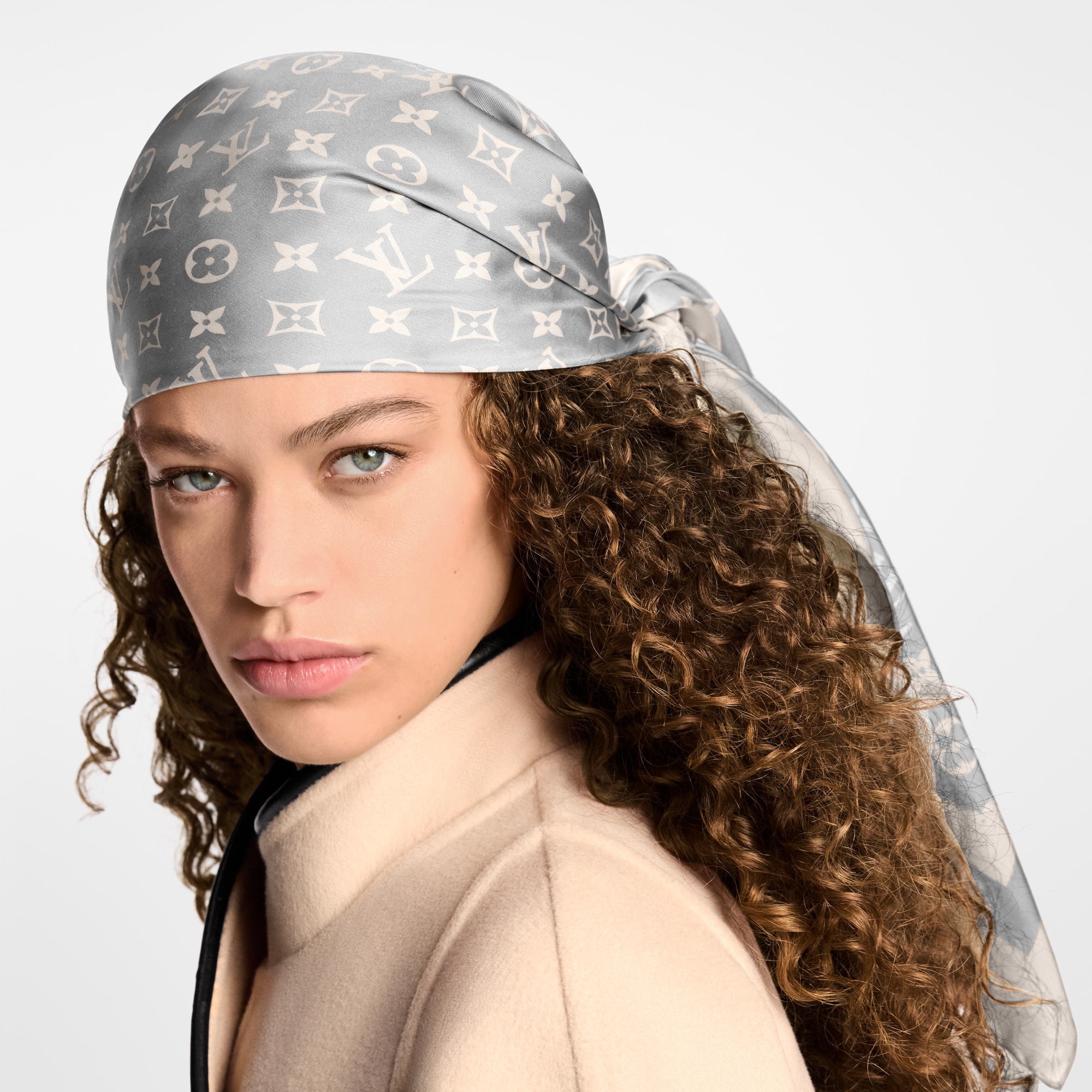 Monogram Silhouette Square 90 S00 in Women