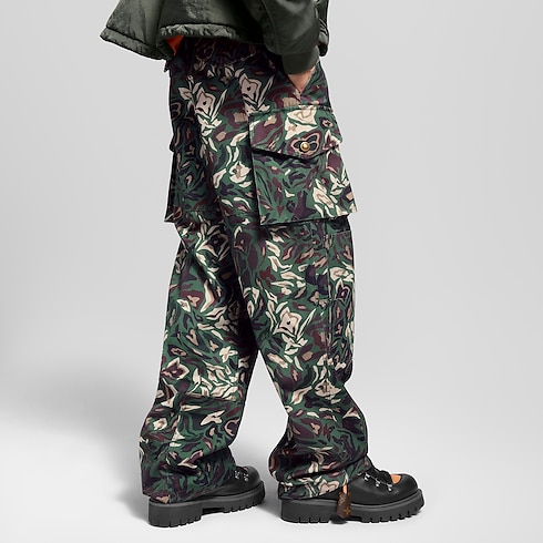 Multi Pocket Cargo Pants in Men's Ready-to-Wear Trousers collections by Louis Vuitton (Product zoom)