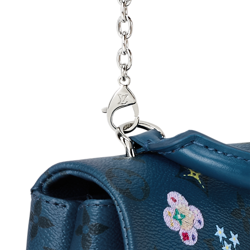 Nano Madeleine closeup view