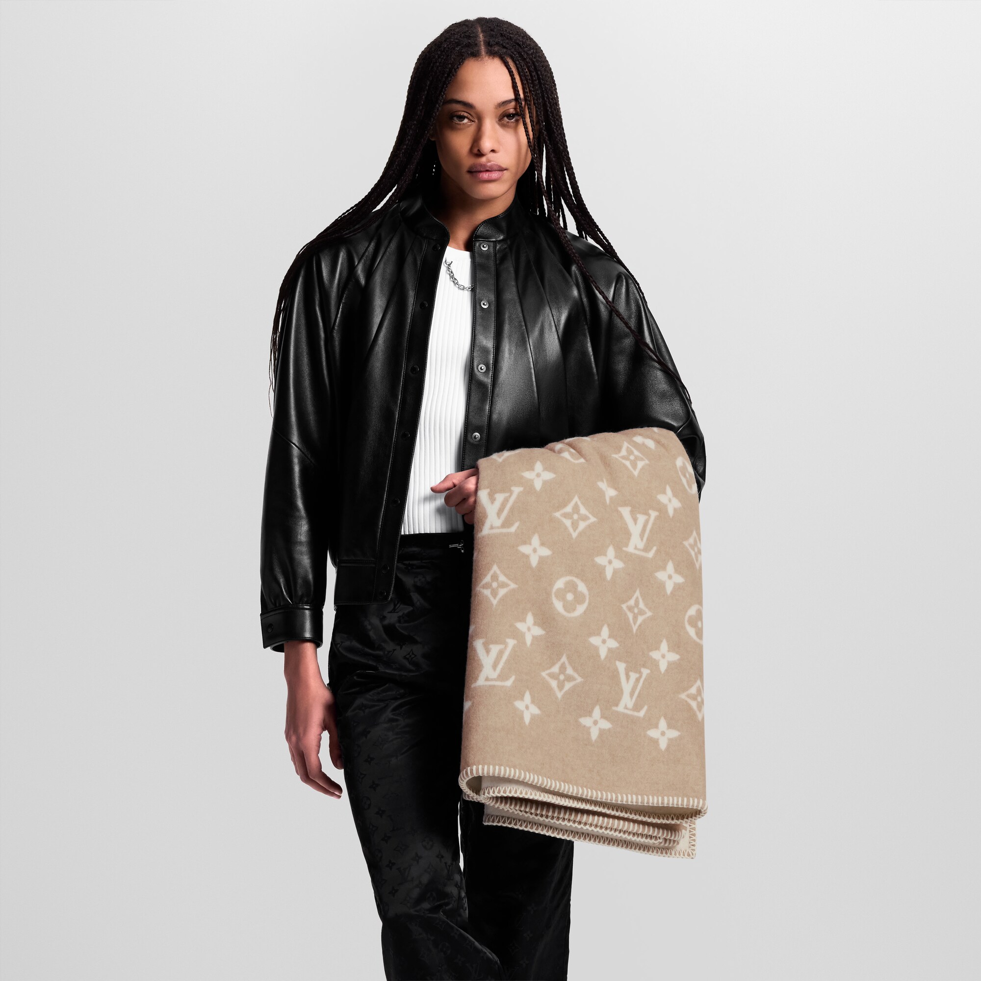 Neo Monogram Blanket S00 in Women