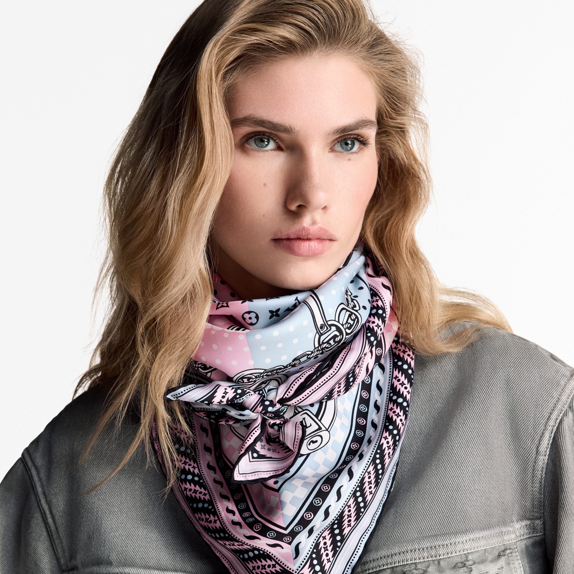 Ocean Bandana Square 90 S00 in Women