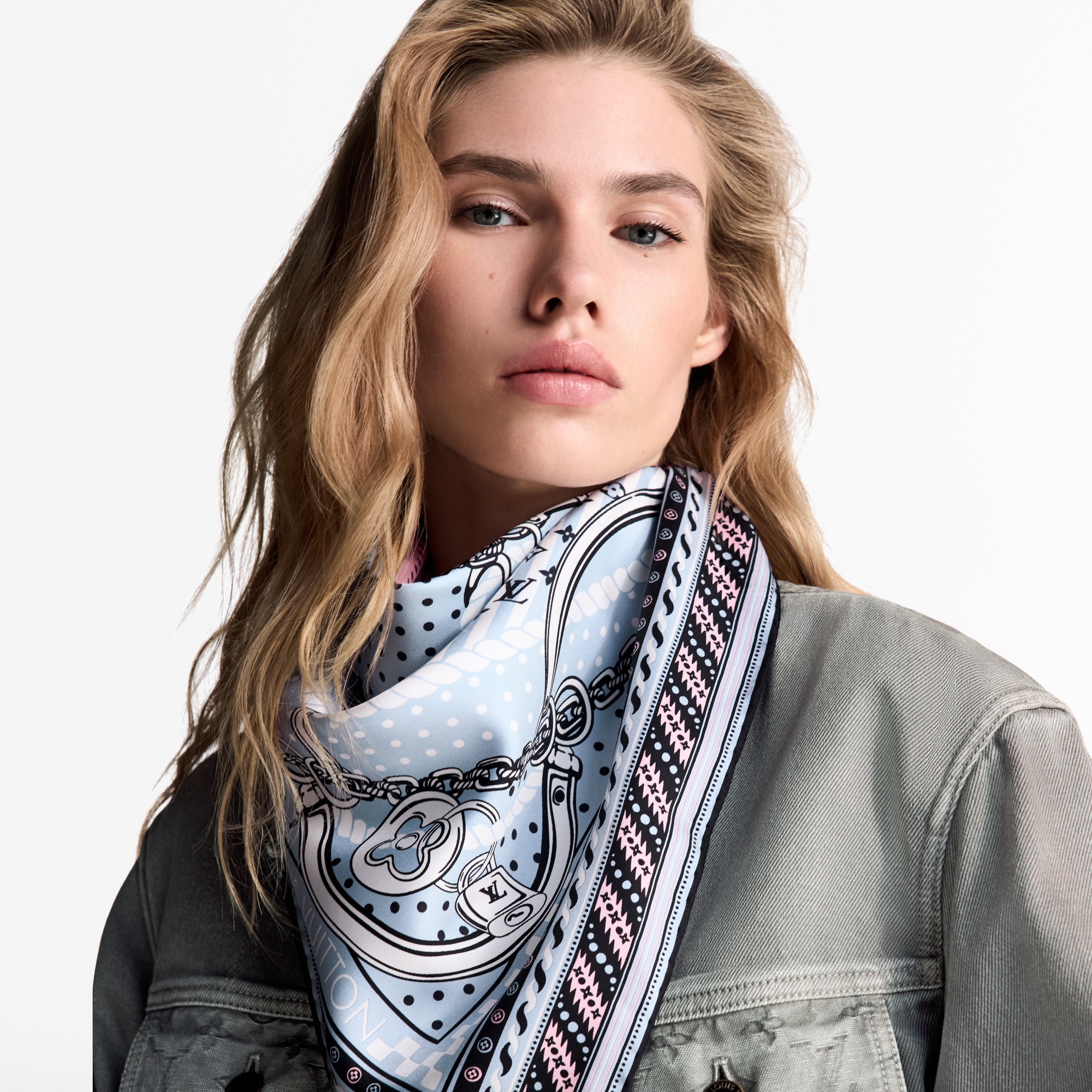Ocean Bandana Square 90 S00 in Women