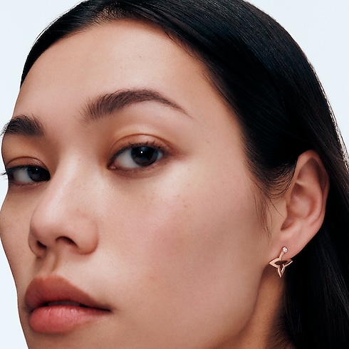 Ombre Blossom Mini Hoops, Pink Gold and Diamonds in Jewellery's Categories Earrings collections by Louis Vuitton (Product zoom)