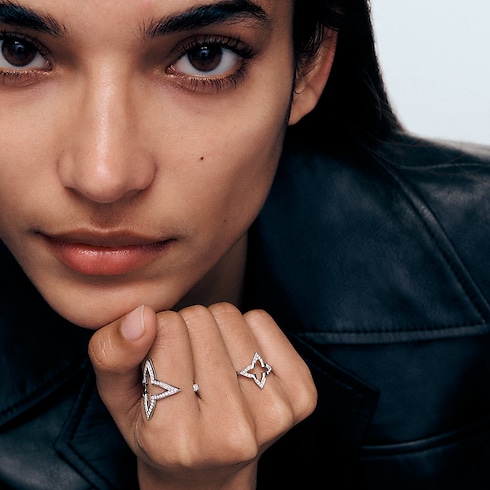 Ombre Blossom Ring, White Gold and Diamonds in Jewellery's Categories Rings collections by Louis Vuitton (Product zoom)