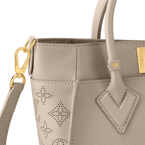 On My Side PM Tote Bag Autres High End in Women's Handbags Handbags collections by Louis Vuitton (Product zoom)