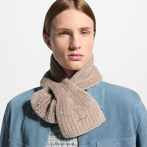 Only LV Mini Comfy Scarf S00 in Men's Accessories All Accessories collections by Louis Vuitton (Product zoom)