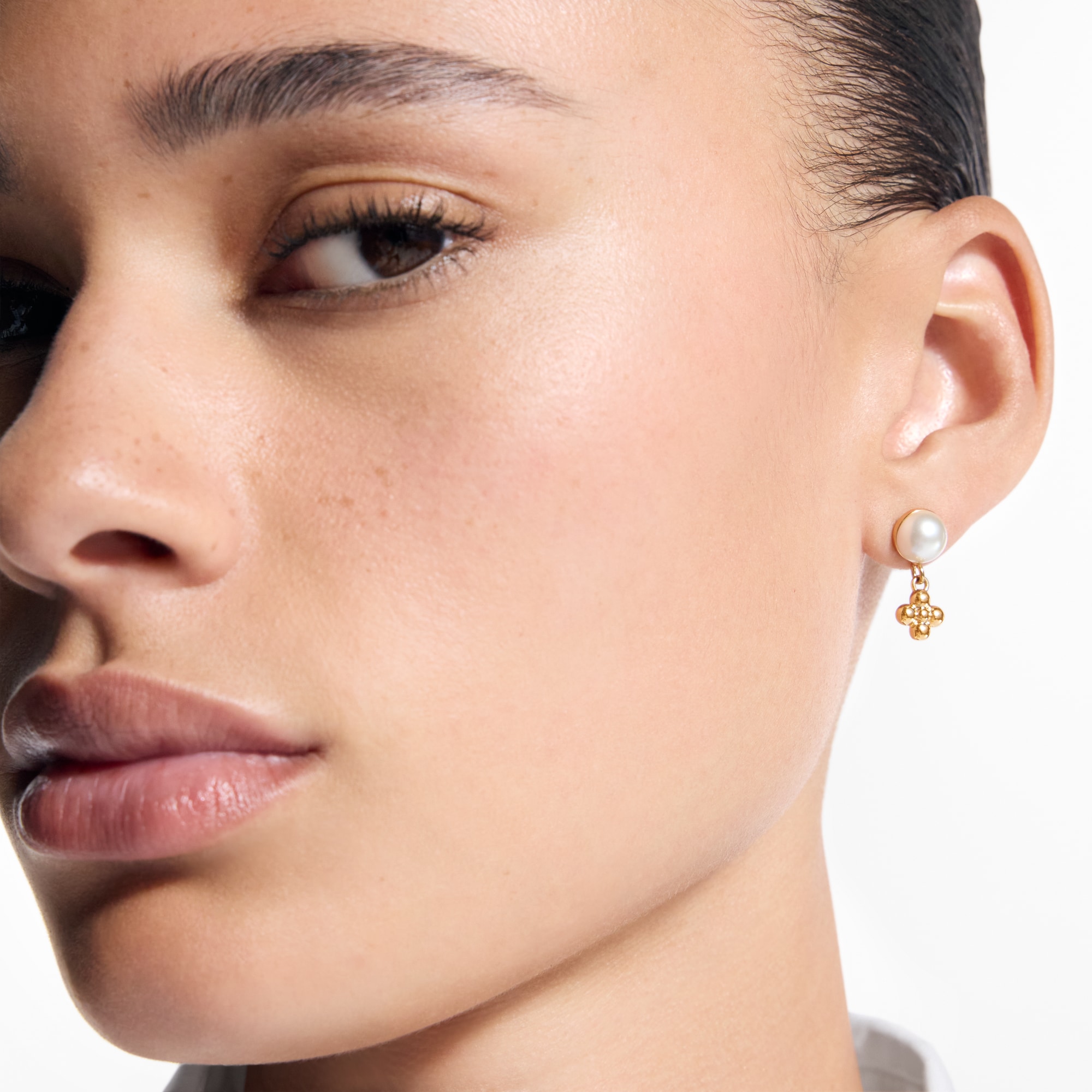 Pearl River Earrings S00 in Women