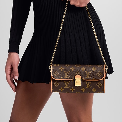 Pochette Camille Monogram Canvas in Women's Wallets and Small Leather Goods Wallets on Chain and Micro Bags collections by Louis Vuitton (Product zoom)