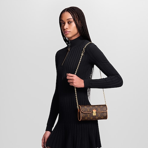 Pochette Camille Monogram Canvas in Women's Wallets and Small Leather Goods Wallets on Chain and Micro Bags collections by Louis Vuitton (Product zoom)