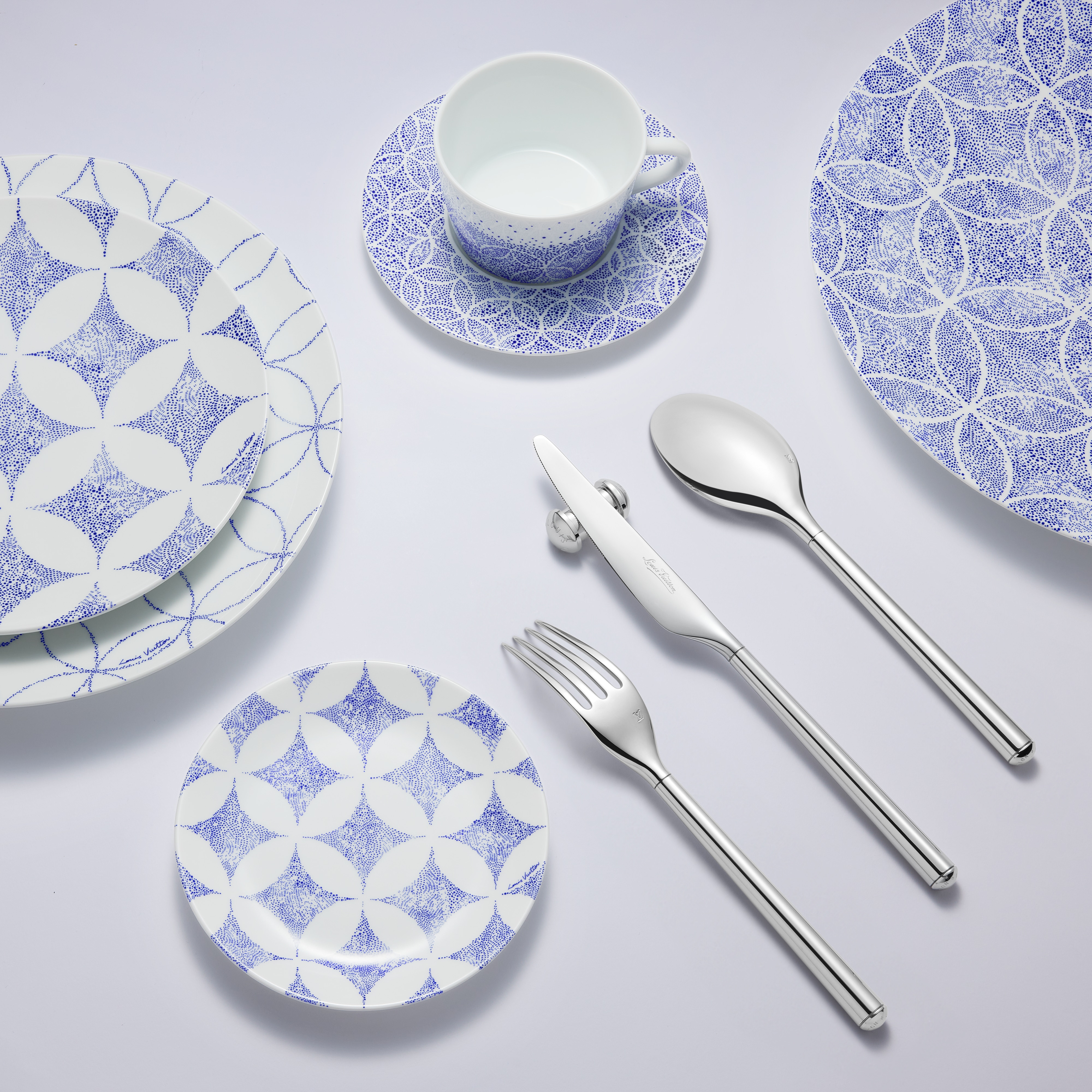 Rivet Cake Server   in Les Extraordinaires