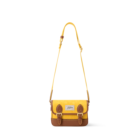 Satchel Wearable Wallet front view