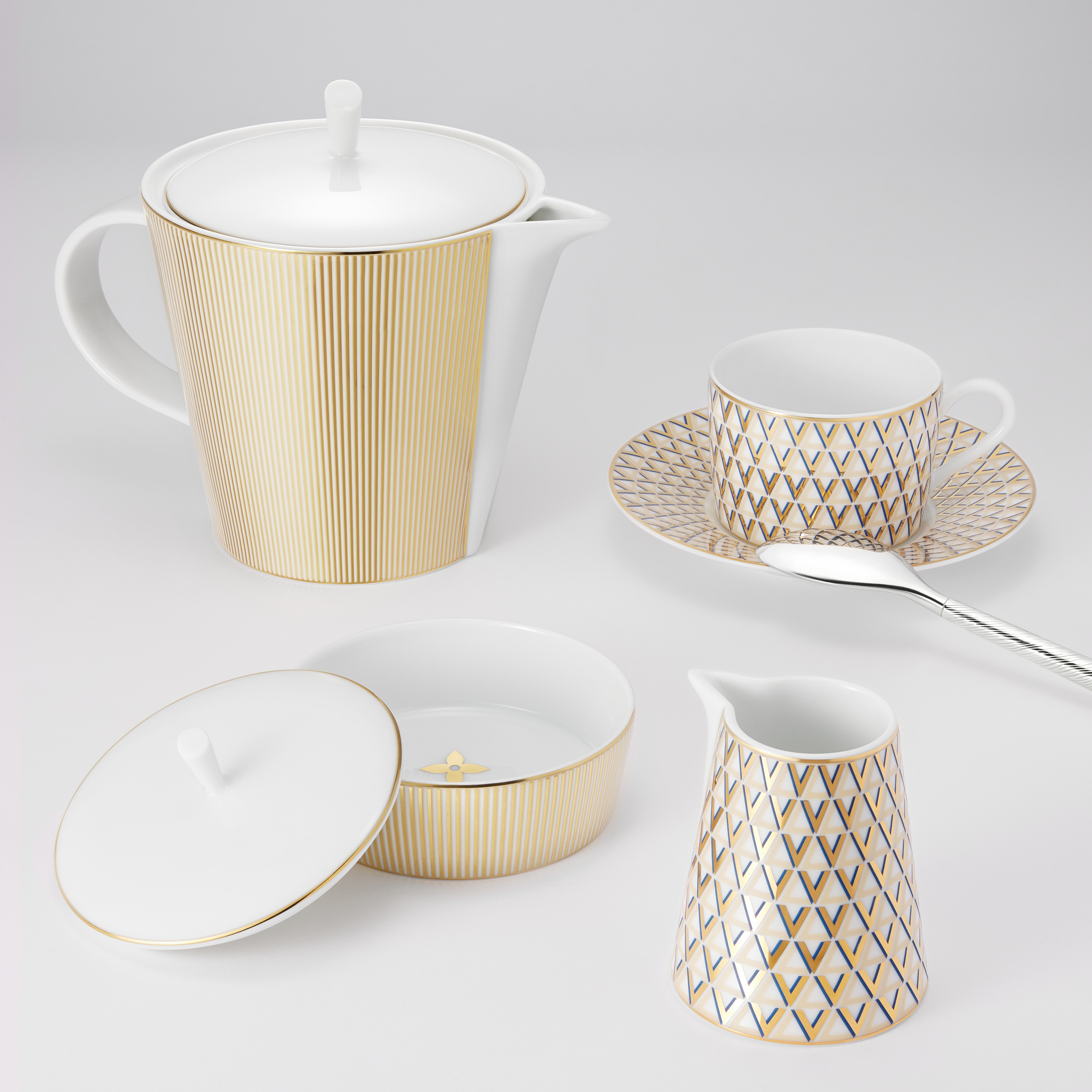 Splendor Set of 2 Coffee Cups and Saucers   in Trunks, Travel and Home