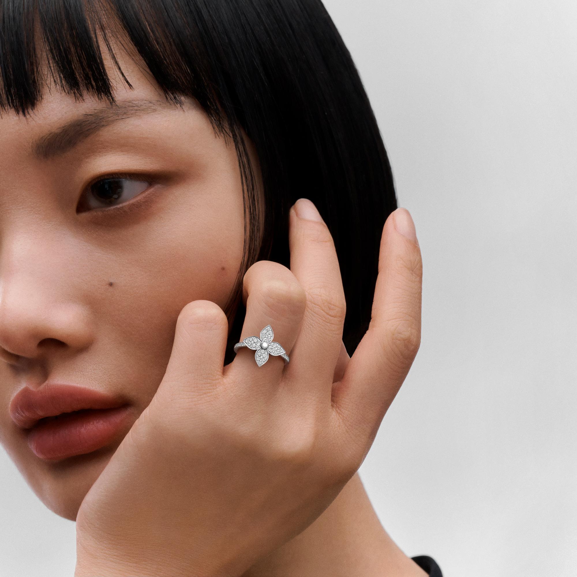 Star Blossom Ring, White Gold And Diamonds  in Jewellery