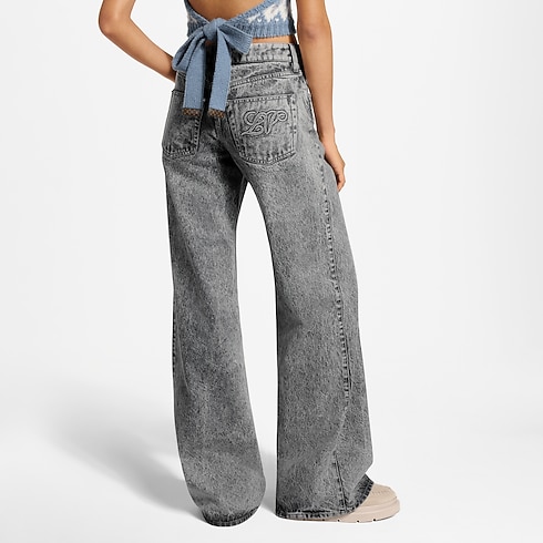 Stonewashed Flare Jeans cropped worn view