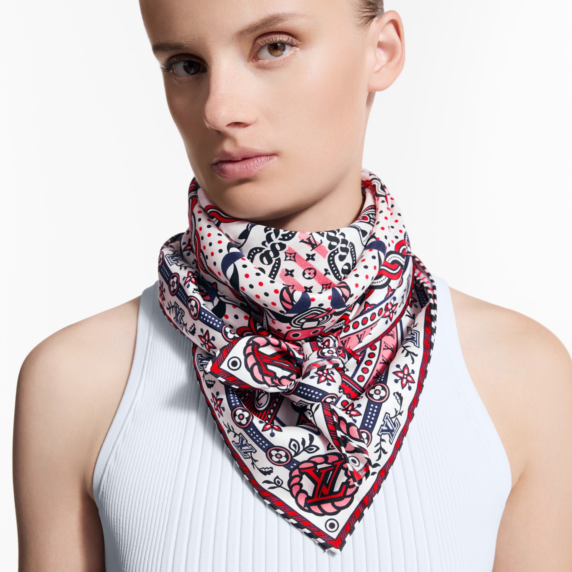 Summer Garden Square 90 S00 in Women