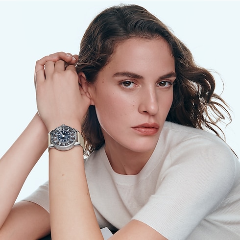 Tambour Taiko Spin Time Air, Automatic, 42.5mm, White gold in Watches's All Watches } collections by Louis Vuitton (Product zoom)