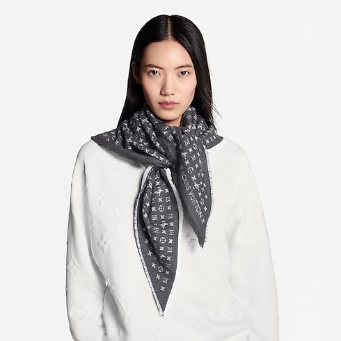The Favorite Triangle S00 in Women's Accessories Shawls collections by Louis Vuitton (Product zoom)