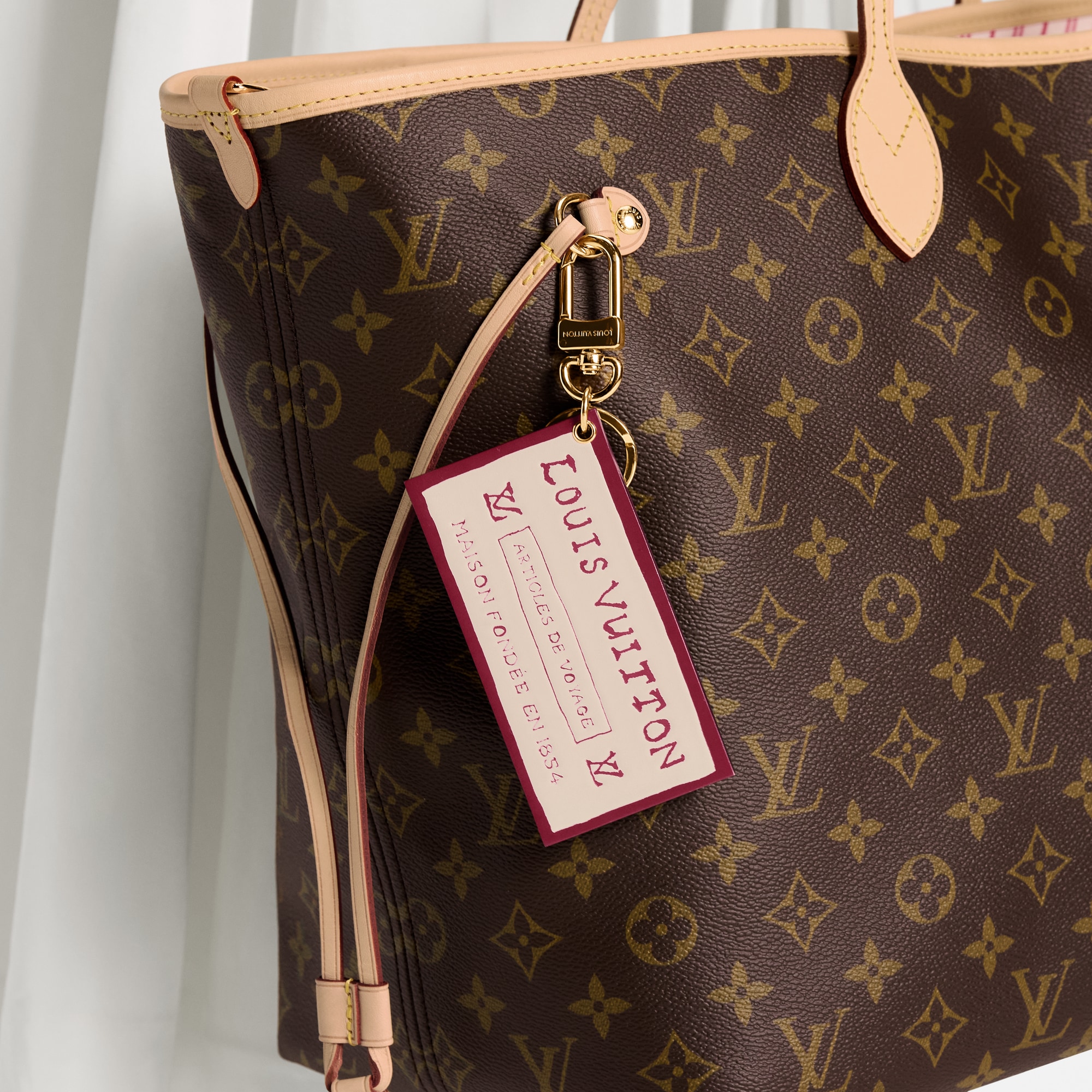 Travel Tag Bag Charm S00 in Women