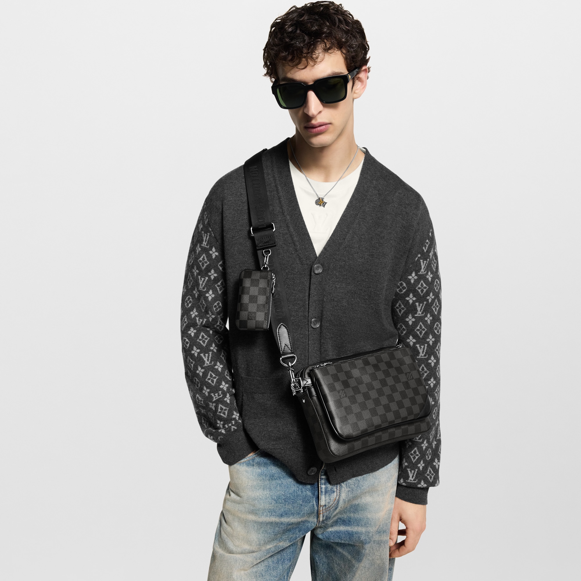 Trio Messenger Damier Graphite Canvas in Men