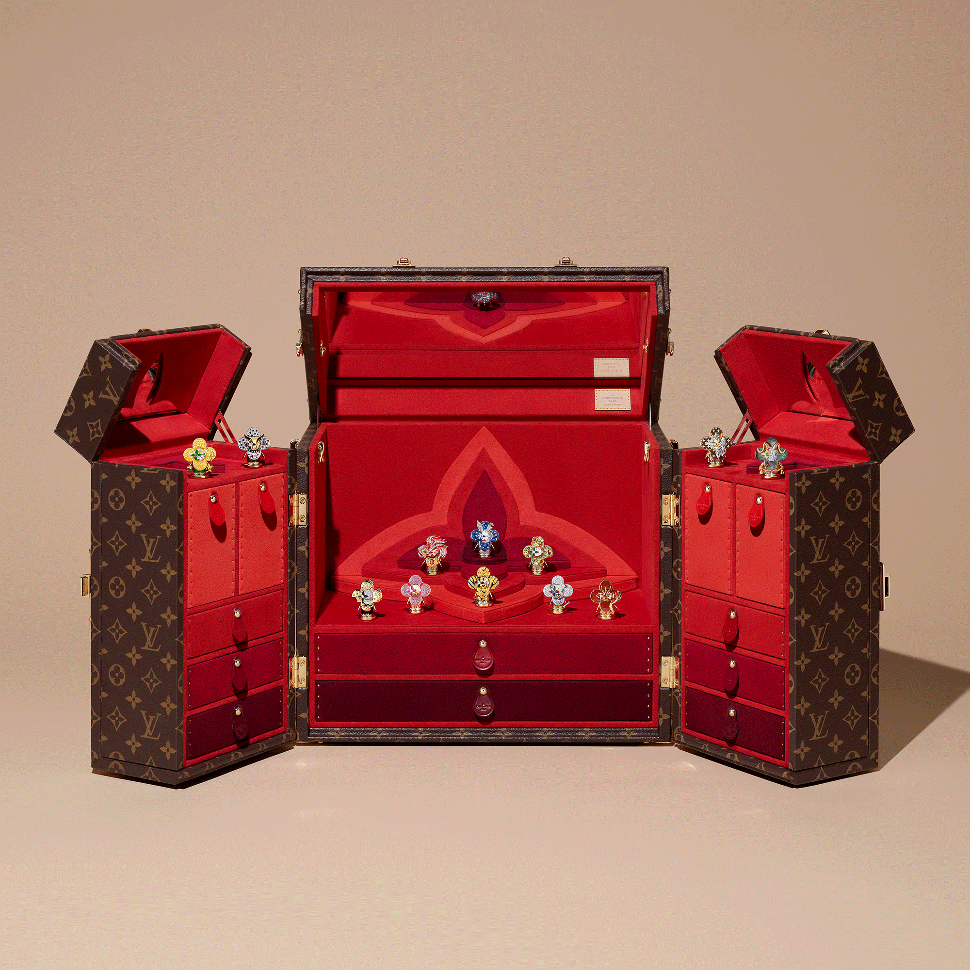 Vivienne Dragon Pendant, Yellow Gold, White Gold, Lacquer, Diamonds & Colored Gemstones  in Les Extraordinaires