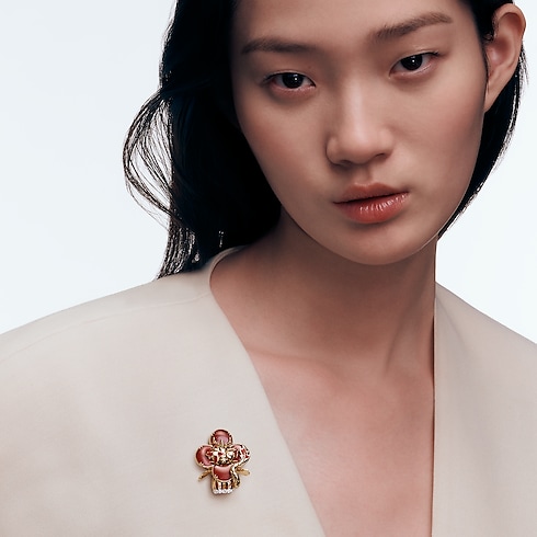 Vivienne Dragon Pendant, Yellow Gold, White Gold, Lacquer, Diamonds & Colored Gemstones in Les Extraordinaires's Jewellery Necklaces and Pendants collections by Louis Vuitton (Product zoom)