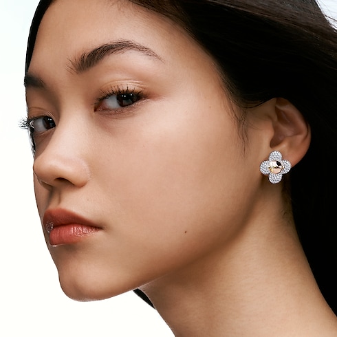 Vivienne Earrings, 3 Golds and Diamonds in Jewellery's Categories Earrings collections by Louis Vuitton (Product zoom)