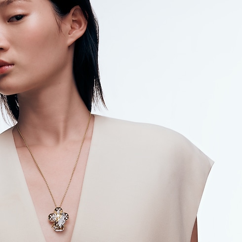 Vivienne Horse Pendant, Yellow Gold, White Gold, Lacquer & Diamonds in Les Extraordinaires's Jewellery Necklaces and Pendants collections by Louis Vuitton (Product zoom)