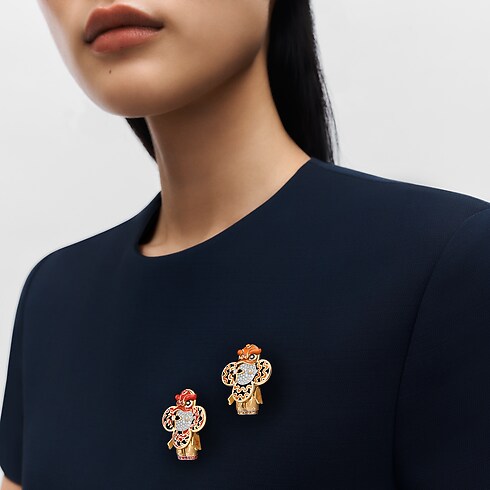 Vivienne Orange Lion Dance Pendant, Yellow Gold, White Gold, Lacquer, Diamonds & Coloured Stones in Jewellery's Categories Necklaces and Pendants collections by Louis Vuitton (Product zoom)