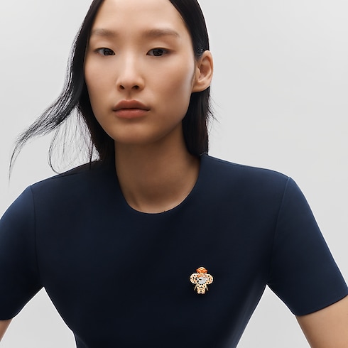 Vivienne Orange Lion Dance Pendant, Yellow Gold, White Gold, Lacquer, Diamonds & Coloured Stones in Jewellery's Categories Necklaces and Pendants collections by Louis Vuitton (Product zoom)