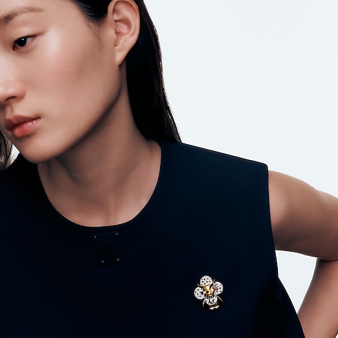 Vivienne Ox Pendant, 3 Golds, Lacquer, Diamonds & Colored Gemstones in Les Extraordinaires's Jewellery Necklaces and Pendants collections by Louis Vuitton (Product zoom)