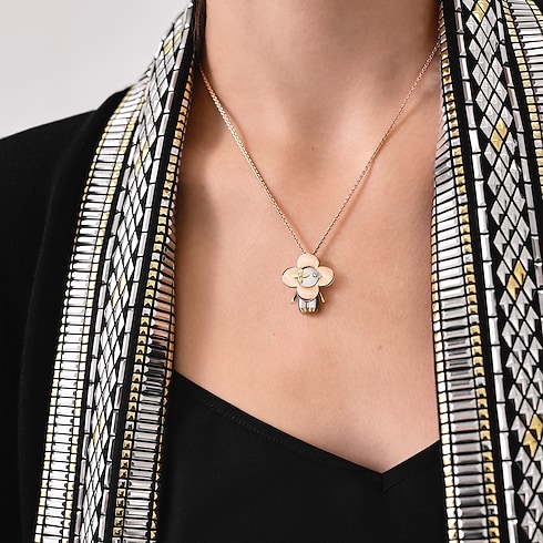 Vivienne Pendant, 3 Golds and Diamonds in Jewellery's Categories Necklaces and Pendants collections by Louis Vuitton (Product zoom)