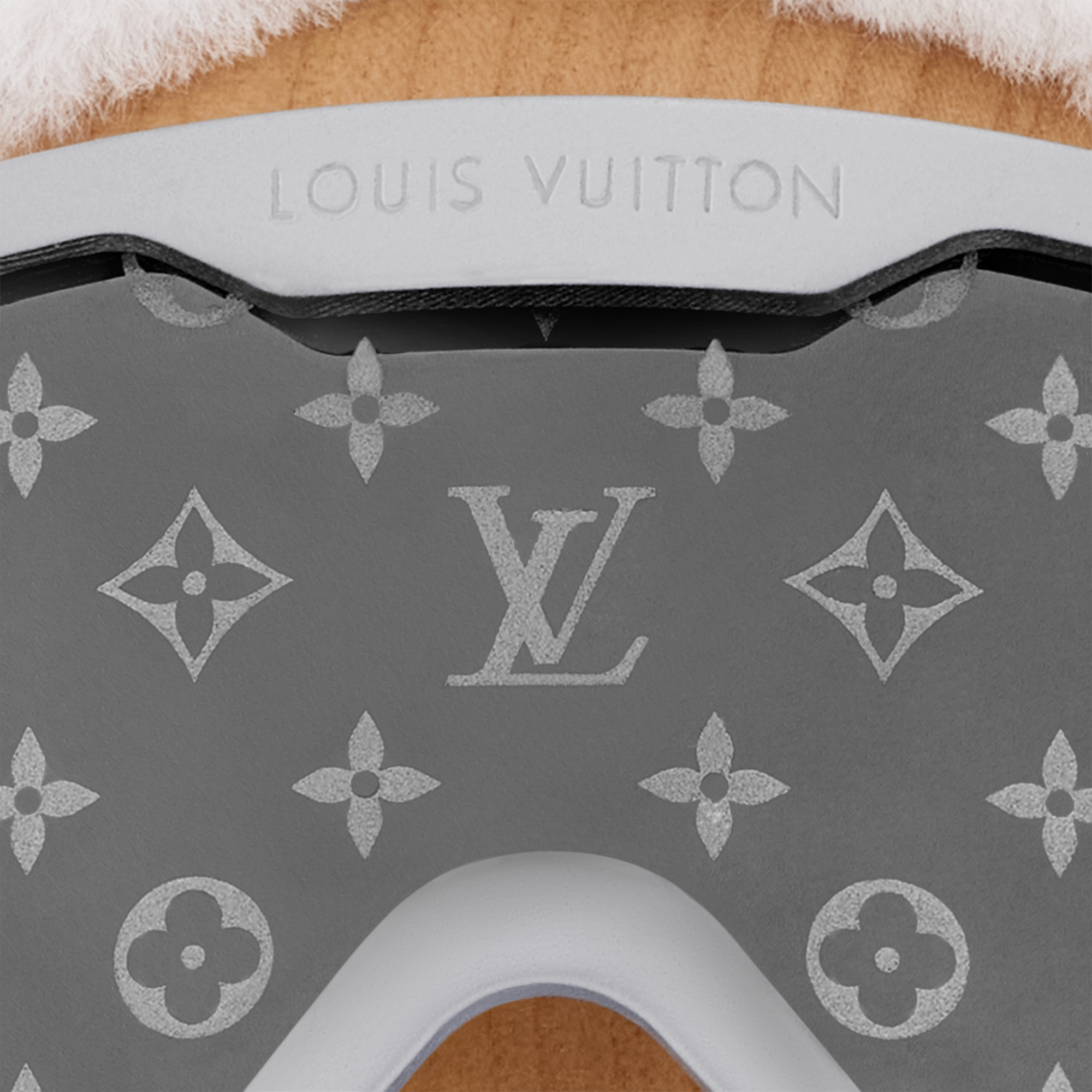 Vivienne Ski
 S00 in Trunks, Travel and Home