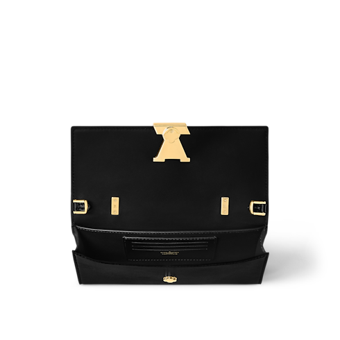 Wallet On Chain Capucines Capucines in Women's Wallets and Small Leather Goods Wallets on Chain and Micro Bags collections by Louis Vuitton (Product zoom)