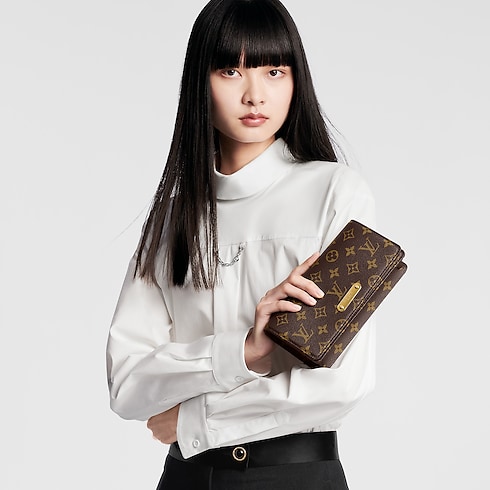 Wallet On Chain Lily Monogram Canvas in Women's Wallets and Small Leather Goods Wallets on Chain and Micro Bags collections by Louis Vuitton (Product zoom)